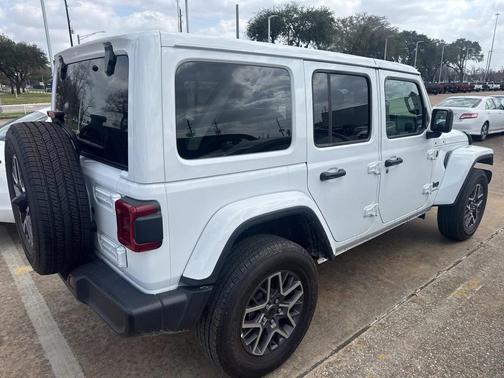 2025 Jeep Wrangler 4-Door Sahara 4x4