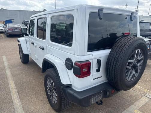 2025 Jeep Wrangler 4-Door Sahara 4x4