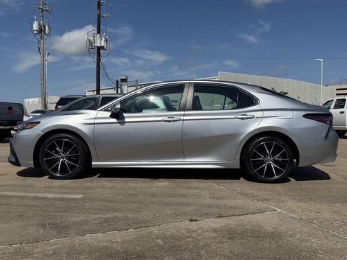 Celestial Silver Metallic 2024 Toyota Camry SE