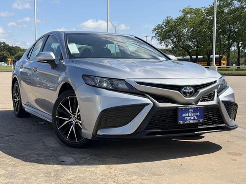Celestial Silver Metallic 2024 Toyota Camry SE