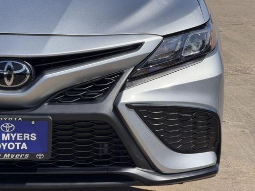Celestial Silver Metallic 2024 Toyota Camry SE
