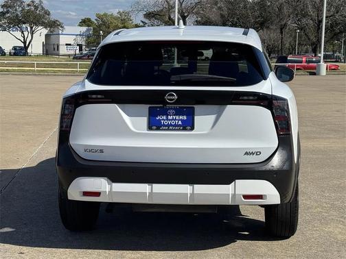 2025 Nissan Kicks SV