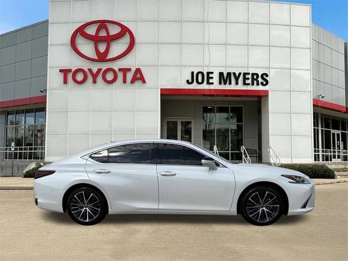 2024 Lexus ES 300h Base