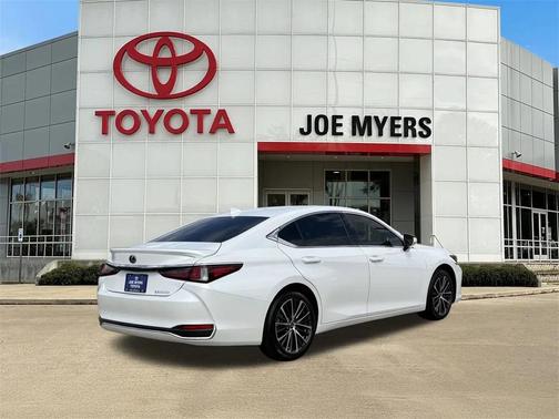 2024 Lexus ES 300h Base