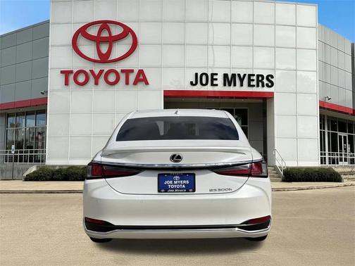 2024 Lexus ES 300h Base