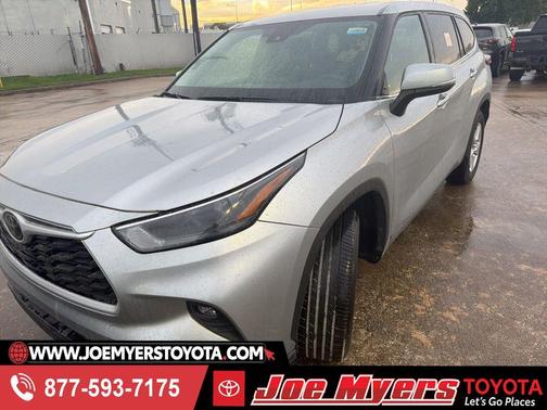 Celestial Silver Metallic 2025 Toyota Highlander LE