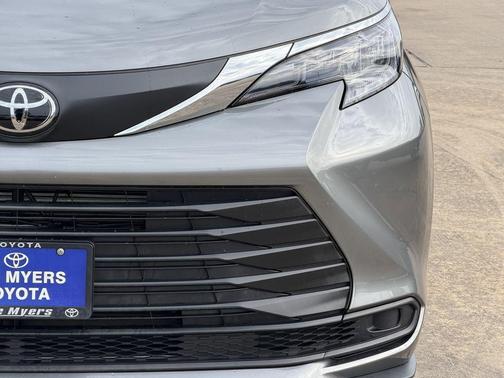 Heavy Metal 2026 Toyota Sienna LE