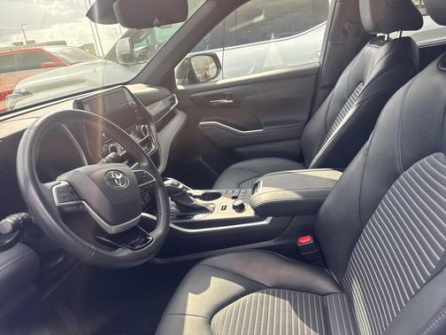 2025 Toyota Highlander XSE