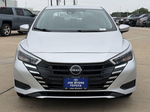 Brilliant Silver Metallic 2025 Nissan Versa 1.6 SV