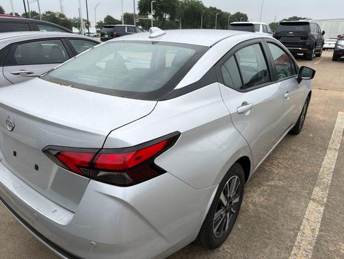 Brilliant Silver Metallic 2025 Nissan Versa 1.6 SV