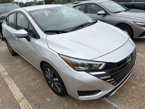 Brilliant Silver Metallic 2025 Nissan Versa 1.6 SV