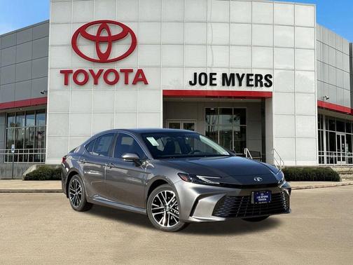 Heavy Metallic 2026 Toyota Camry XLE