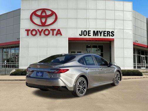 Heavy Metallic 2026 Toyota Camry XLE
