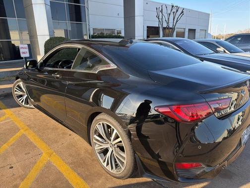 2022 INFINITI Q60 LUXE