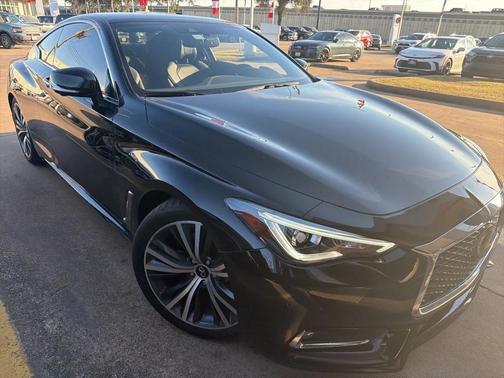 2022 INFINITI Q60 LUXE