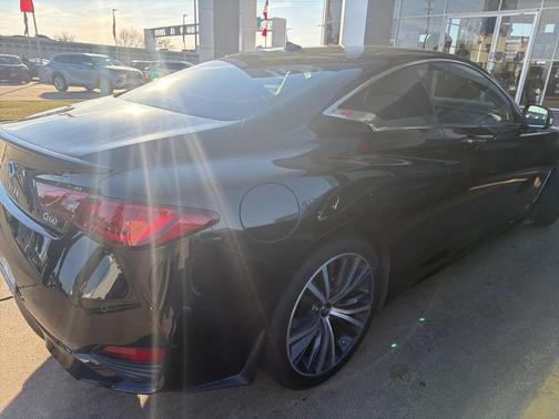 2022 INFINITI Q60 LUXE