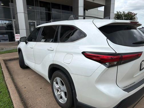 Wind Chill Pearl 2023 Toyota Highlander LE