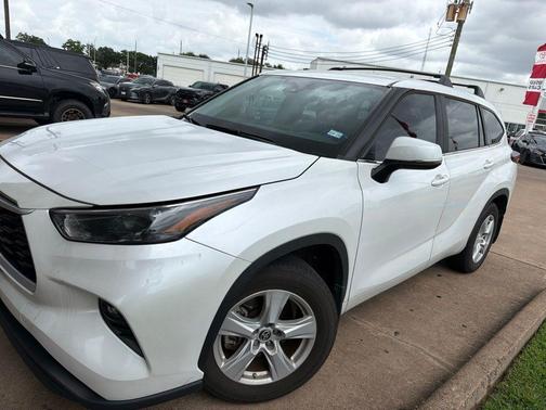 Wind Chill Pearl 2023 Toyota Highlander LE