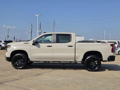 White Sands 2026 Chevrolet Silverado 1500 Custom Trail Boss