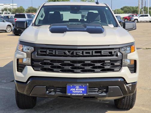 White Sands 2026 Chevrolet Silverado 1500 Custom Trail Boss