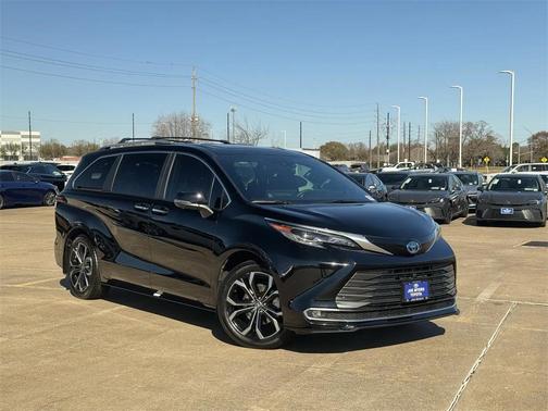 2025 Toyota Sienna Platinum