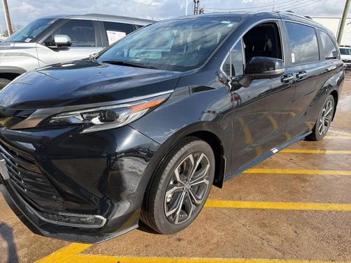 2025 Toyota Sienna Platinum