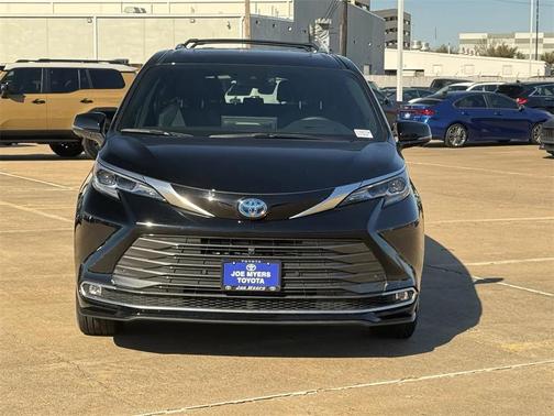 2025 Toyota Sienna Platinum