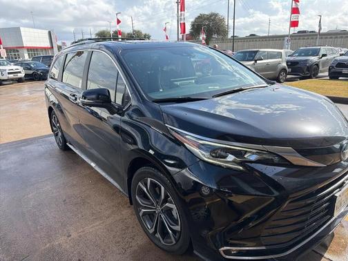 2025 Toyota Sienna Platinum