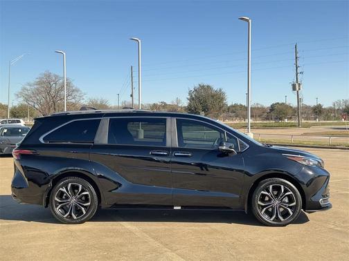 2025 Toyota Sienna Platinum