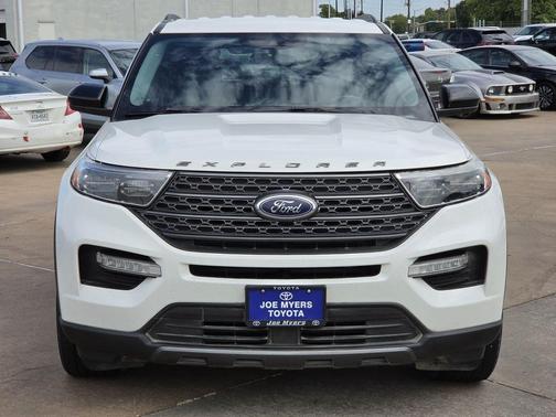 Star White Metallic Tri-Coat 2022 Ford Explorer XLT