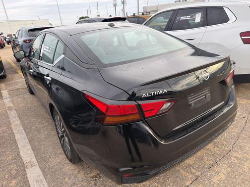 Super Black Clearcoat 2024 Nissan Altima 2.5 SV