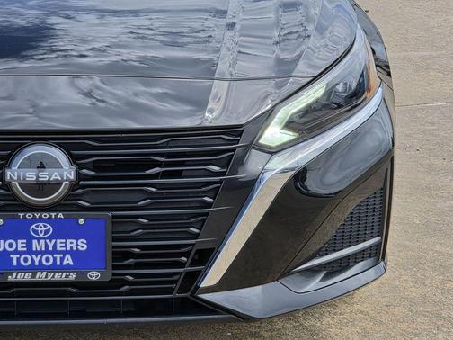 Super Black Clearcoat 2024 Nissan Altima 2.5 SV