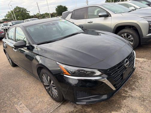 Super Black Clearcoat 2024 Nissan Altima 2.5 SV
