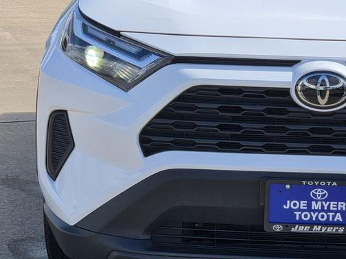 Ice Cap 2024 Toyota RAV4 XLE