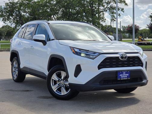 Ice Cap 2024 Toyota RAV4 XLE