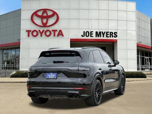 2023 Porsche Cayenne GTS