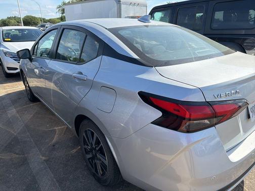 Brilliant Silver Metallic 2025 Nissan Versa 1.6 SV