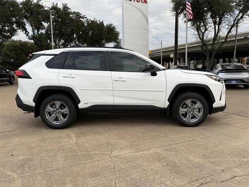 2025 Toyota RAV4 Hybrid LE