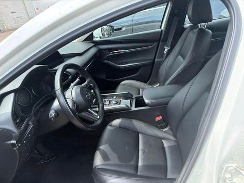 Snowflake White Pearl Mica 2025 Mazda Mazda3 FWD w/Preferred Package