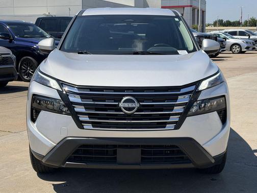 Brilliant Silver Metallic 2025 Nissan Rogue SV