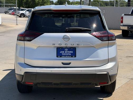 Brilliant Silver Metallic 2025 Nissan Rogue SV
