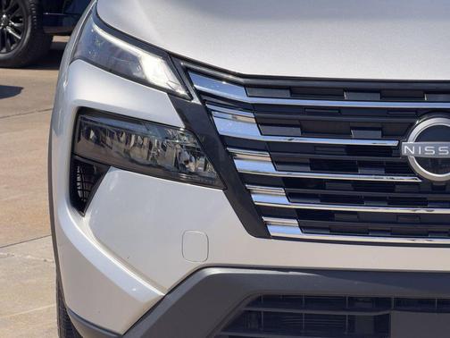 Brilliant Silver Metallic 2025 Nissan Rogue SV