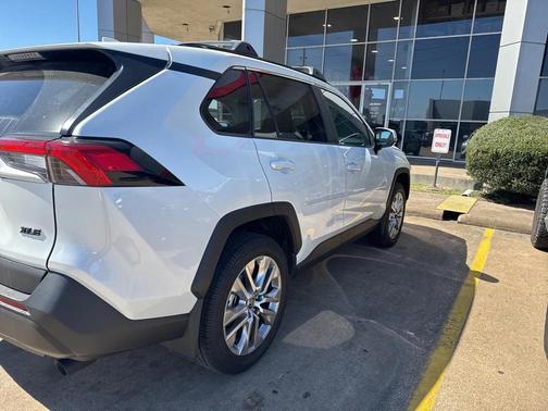 2025 Toyota RAV4 XLE Premium