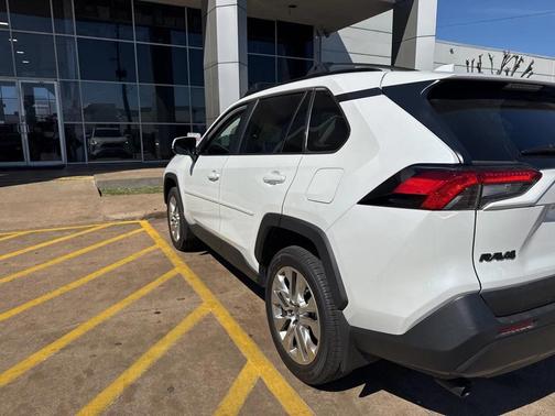 2025 Toyota RAV4 XLE Premium