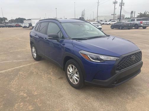 2025 Toyota Corolla Cross LE