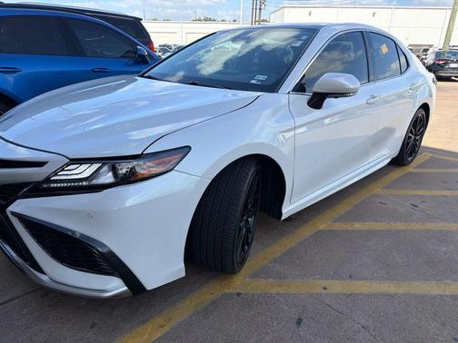 Ice Cap 2024 Toyota Camry XSE