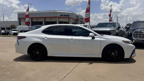 Ice Cap 2024 Toyota Camry XSE
