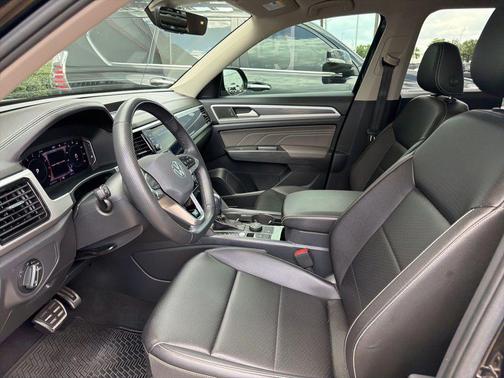 Deep Black 2023 Volkswagen Atlas 3.6L SEL