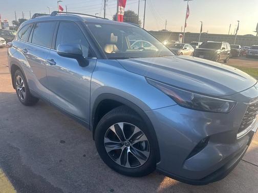 2024 Toyota Highlander XLE