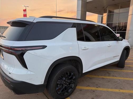 2024 Chevrolet Traverse LT